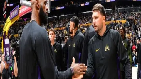 紫金荣耀再续篇章！国王队能否逆境逆袭，终止连败神话？